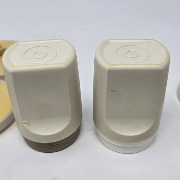 VINTAGE 1970S TUPPERWARE CREAM & SUGAR BUTTER SALT & PEPPER BEIGE HARVEST GOLD - Picture 12 of 16
